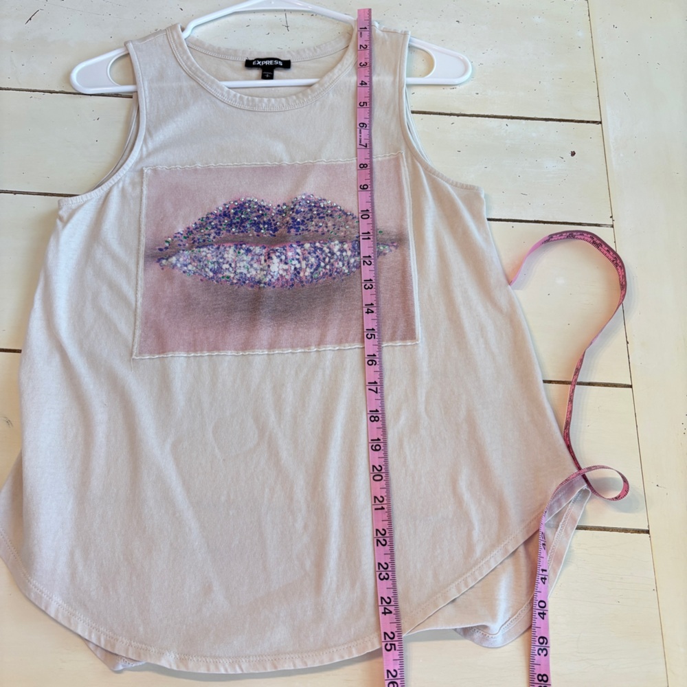 Express Lips Graphic Sequins Tank Top Women's S/P Creme - Picture 5 of 6